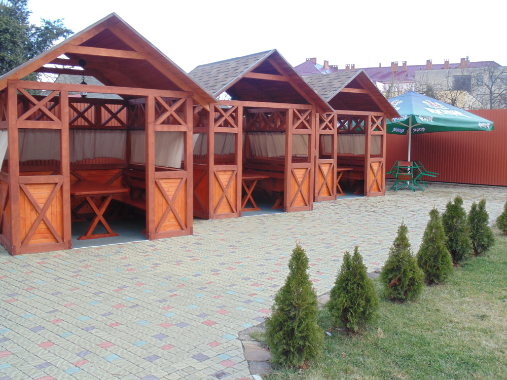 Restautant-U-Anity-yard