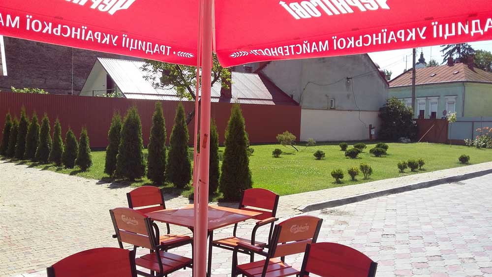 Restautant-U-Anity-yard