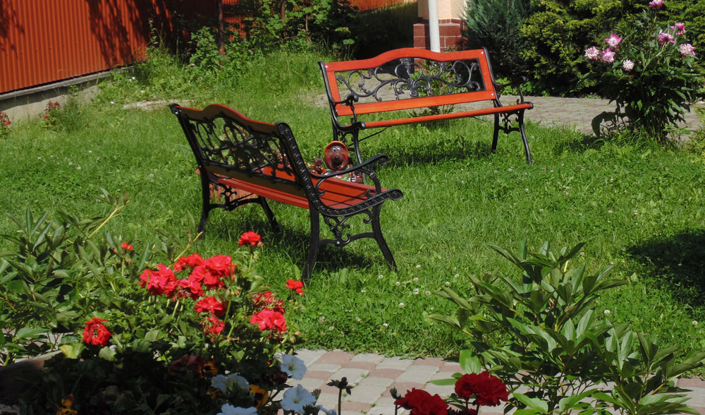 Restautant-U-Anity-yard